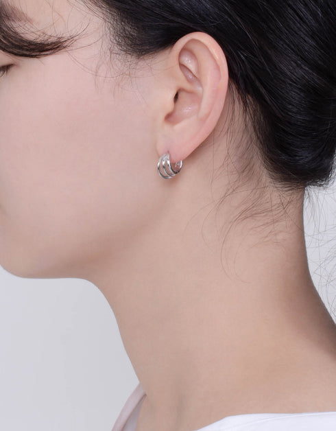 Üçlü Lokum: Zarif Menteşeli Halka Küpeler