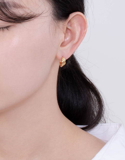 Üçlü Lokum: Zarif Menteşeli Halka Küpeler