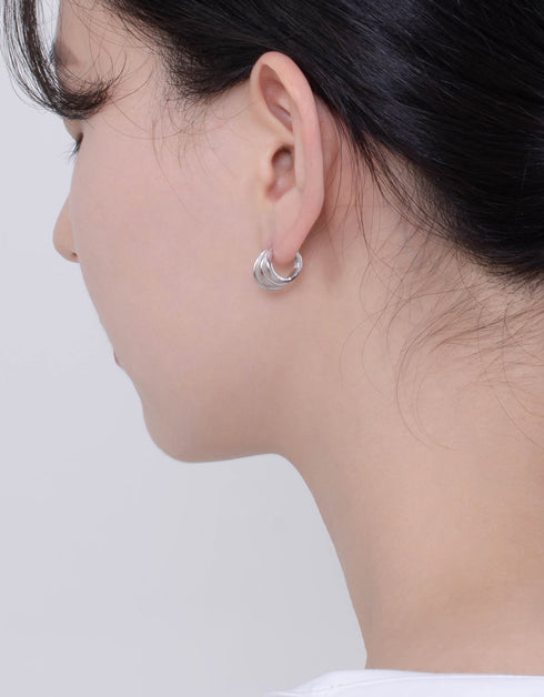 Üçlü Lokum: Zarif Menteşeli Halka Küpeler