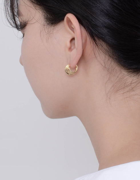 Üçlü Lokum: Zarif Menteşeli Halka Küpeler