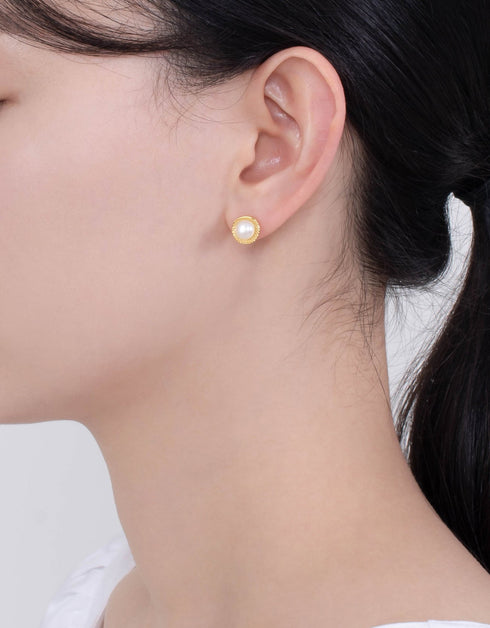 Altın Tatlı Su İncisi Kucaklama Saplama Küpe