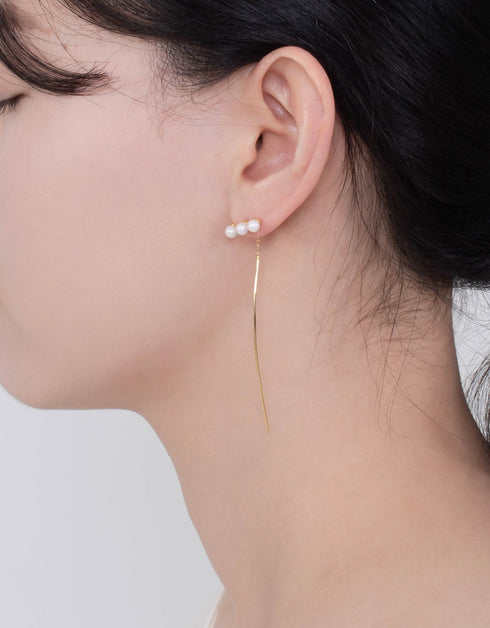 优雅的珍珠吊式耳环:极简主义魅力的交响曲