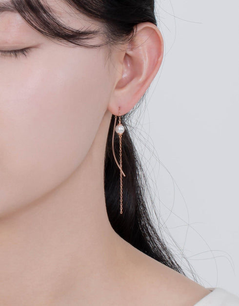 Zarif Gümüş İnci Damla Küpeler: Zamansız Zarafetin Dokunuşu