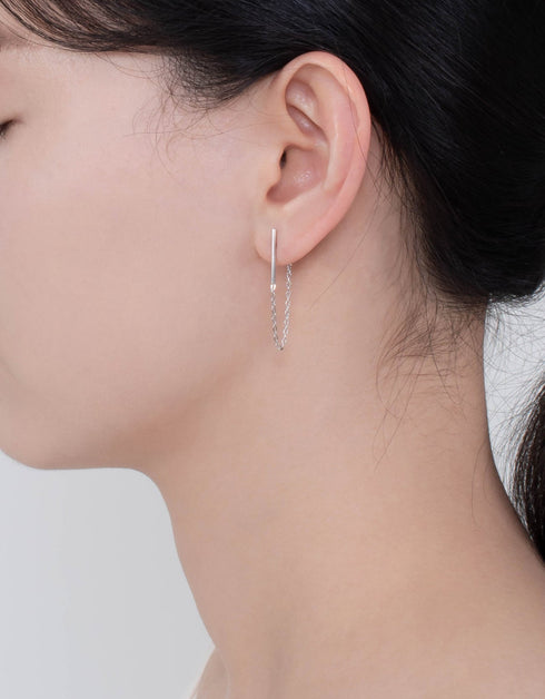 Temel Zarafet: Minimal Gümüş Zincir Damla Küpeler