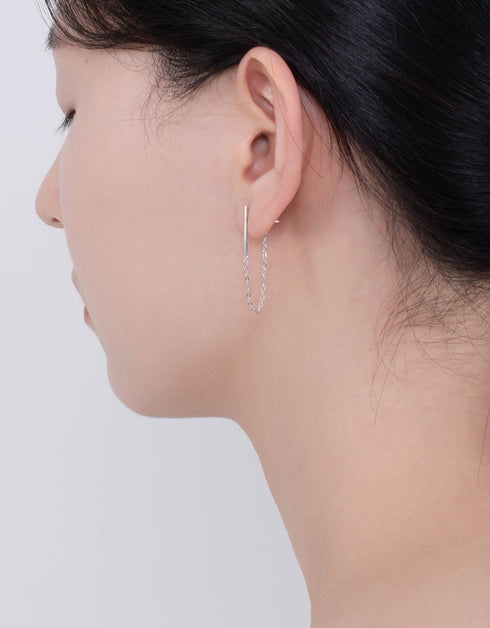 Temel Zarafet: Minimal Gümüş Zincir Damla Küpeler