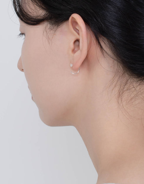 Işıltılı Zarafet: Gümüş Kübik Zirkonya Kanca Küpe