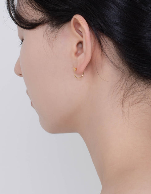 Işıltılı Zarafet: Gümüş Kübik Zirkonya Kanca Küpe