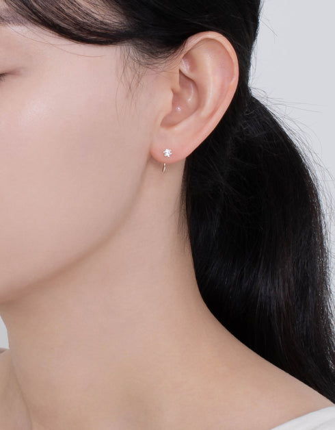 Işıltılı Zarafet: Gümüş Kübik Zirkonya Kanca Küpe