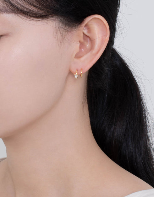 Göz Kamaştıran Zarafet: Armut Kesim Kübik Zirkonlu Gümüş Halkalar