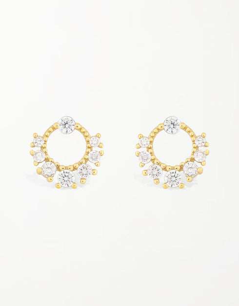 Altın Halo: Kübik Zirkonlarla Kaplanmış Zarif Gümüş Daire Çiviler