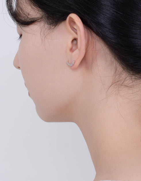 Zirkon Taşlı Gümüş Kavisli Çubuk Saplama Küpe