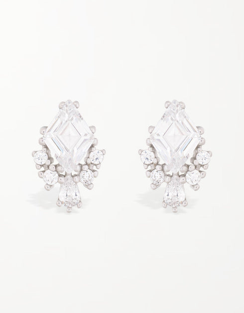 Rönesans Parlaklığı: Som Gümüş Baklava Kesimli Zirkonya Çiviler