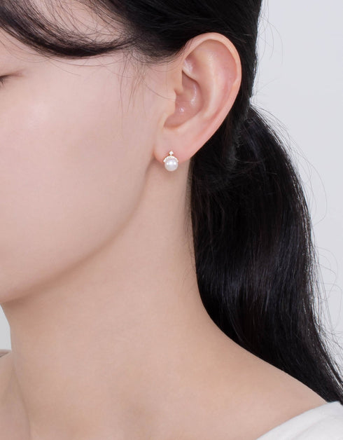 Luxurious Sterling Silver Crown & Freshwater Pearl Studs