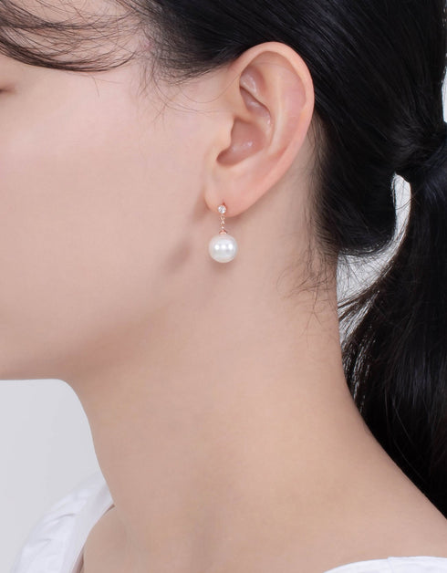 A Symphony of Elegance: Rose Gold-Plated Pearl Drop Earrings