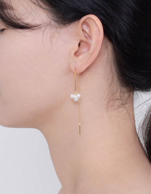 优雅的珍珠簇金线耳环