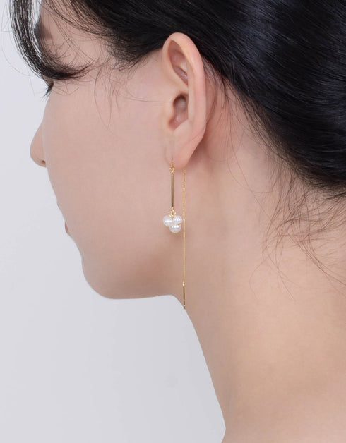 优雅的珍珠簇金线耳环