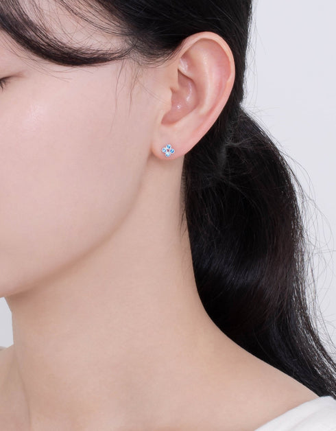 Ethereal Mavi Çiçeği Gümüş Saplama Küpe