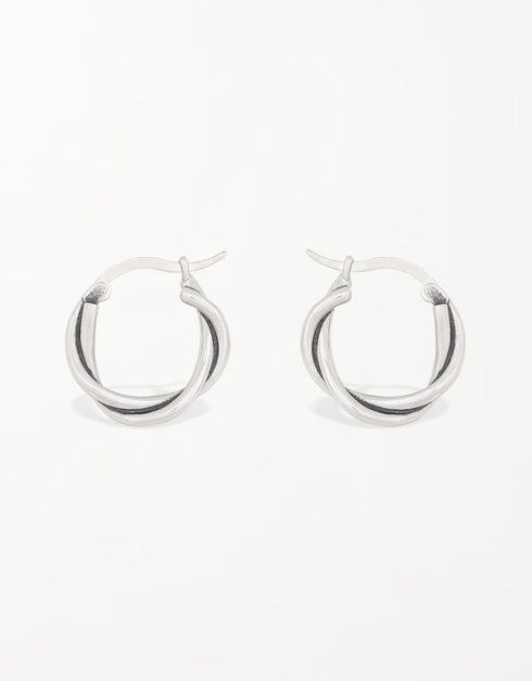 Zarafetin Yeniden Tasarlanması: Gümüş İç içe Halka Küpeler