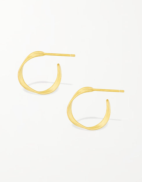 Altın Serenity C-Halka Küpeler: Okyanustan Esinlenen Zarafet