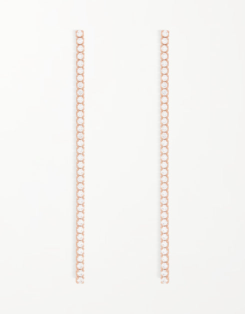 Zarif Işıltı: Gümüş Çağlayan Damla Küpe