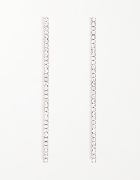 Zarif Işıltı: Gümüş Çağlayan Damla Küpe