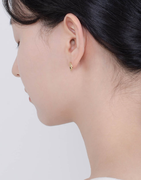 Altın Ayışığı Şıklığı: Gümüş Küpe