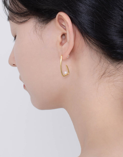 Parlak İnci Zarafeti: Sterling Halka Küpeler