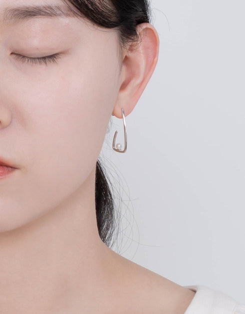 Parlak İnci Zarafeti: Sterling Halka Küpeler