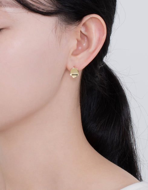 Altın Parıltılı Minimalist Saplama Küpeler: Kore Zarafetine Bir Dokunuş