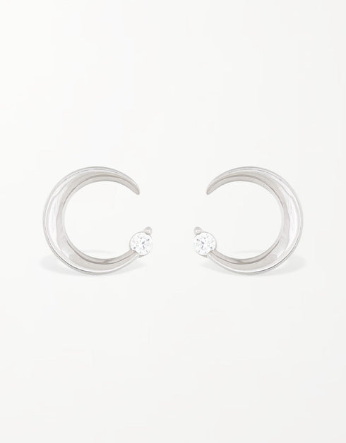 Zarif Ayışığı Çiviler: 18K Altın ve Platin Hilal Küpeler