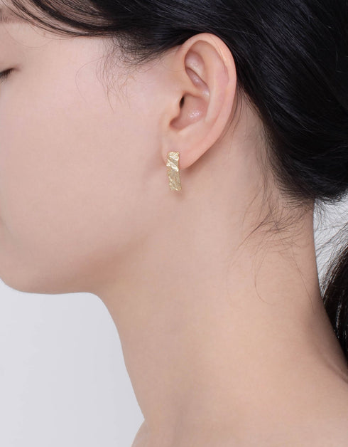 Altın Ay Krater Küpe: Parlak Gümüş Çiviler