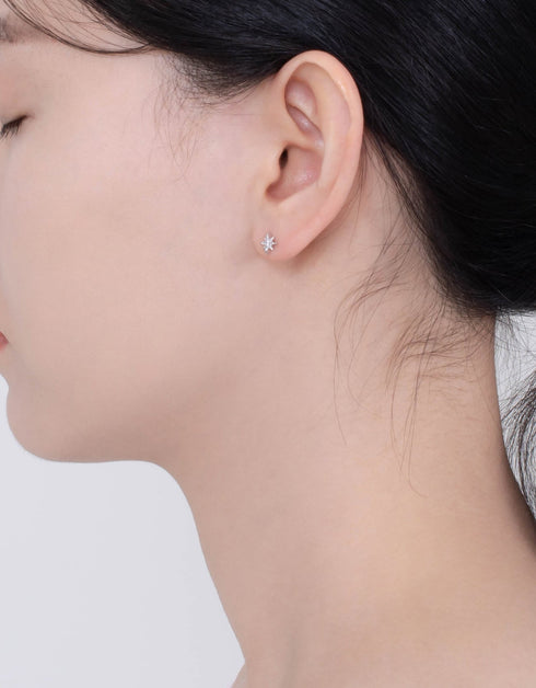 Starlight Elegance: Koreli Tasarımcı Kübik Zirkonya Saplama Küpe