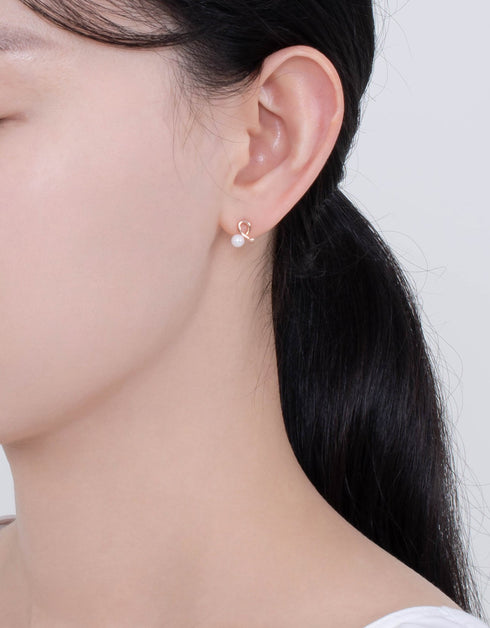 Okyanusun Kaprisli: 18 Ayar Altın Kaplama İnci Balık Küpe