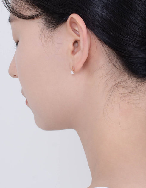 Okyanusun Kaprisli: 18 Ayar Altın Kaplama İnci Balık Küpe