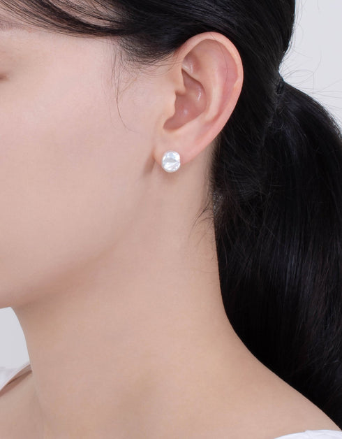 珠光优雅:18K 镀金淡水珍珠耳钉