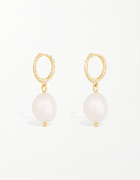 Luxurious Gold-Plated Pearl Drop Earrings: A Blend of Elegance and Modern Style
