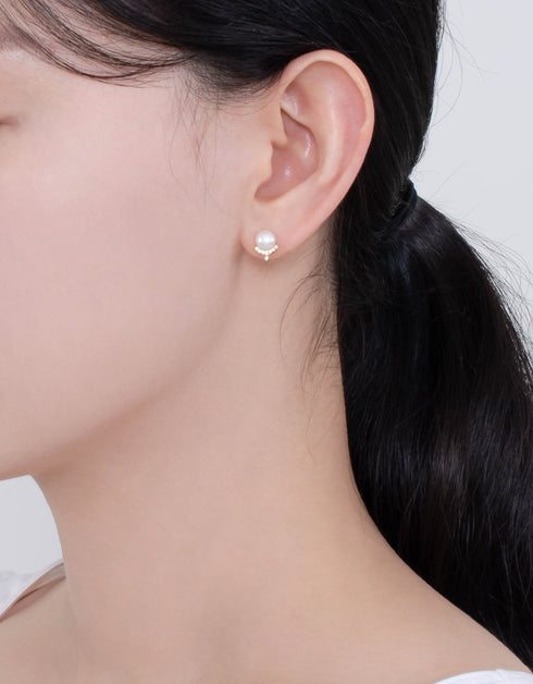 珍珠皇冠优雅耳钉:融合精致与风格