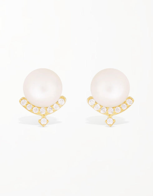 珍珠皇冠优雅耳钉:融合精致与风格