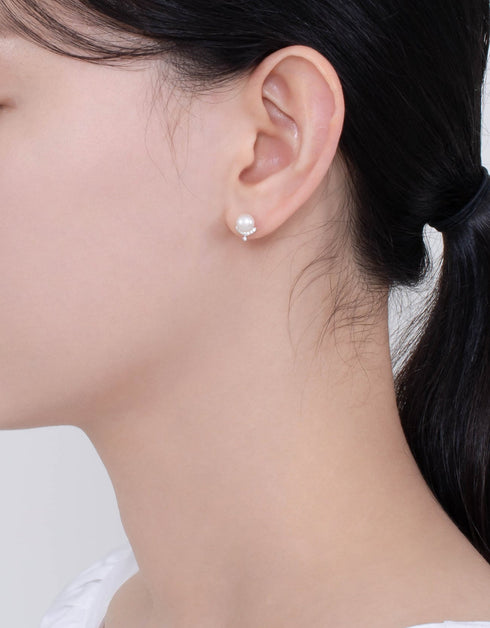 珍珠皇冠优雅耳钉:融合精致与风格