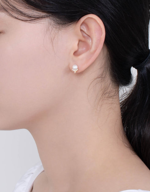 珍珠皇冠优雅耳钉:融合精致与风格