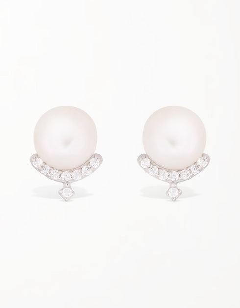 珍珠皇冠优雅耳钉:融合精致与风格