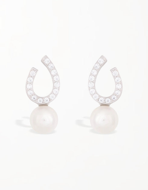 光泽珍珠马蹄钉:优雅的缩影