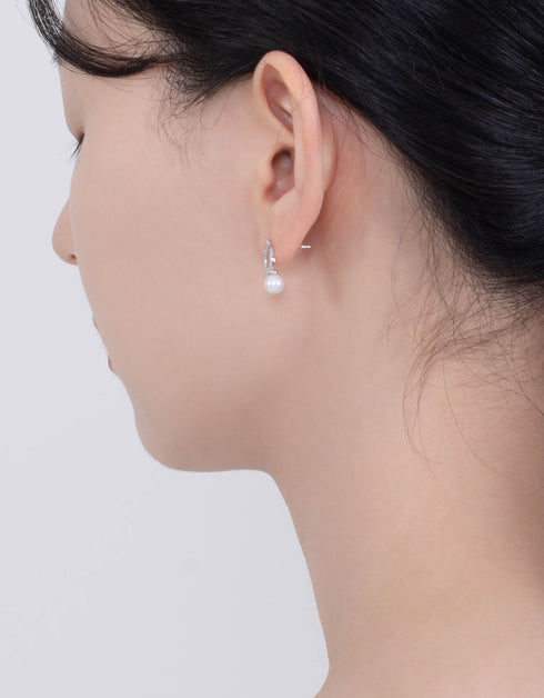 光泽珍珠马蹄钉:优雅的缩影