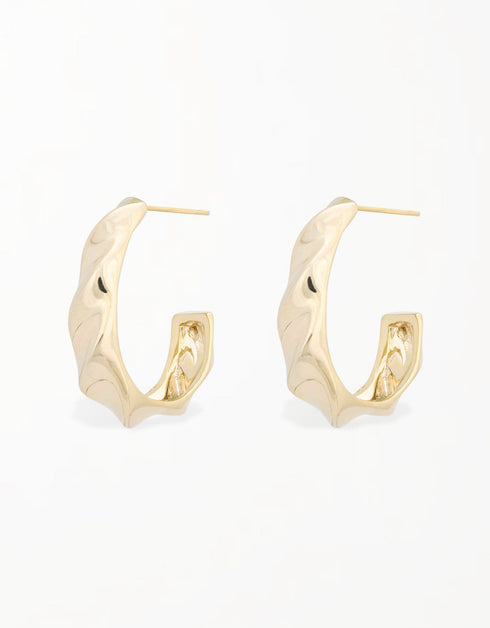 Altın Şık C-Halka Küpeler: Zarafet Dokunuşu