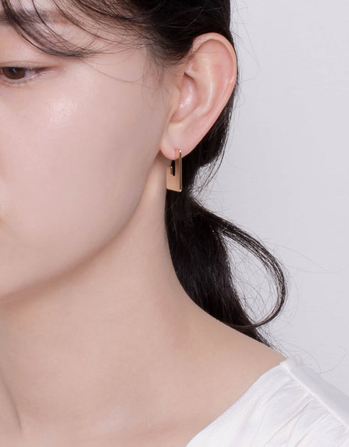 金色几何优雅:18K 镀金圈形耳环