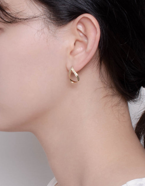 18K 镀金飘逸泪滴形圈形耳钉