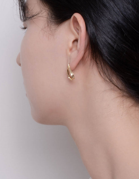 18K 镀金飘逸泪滴形圈形耳钉