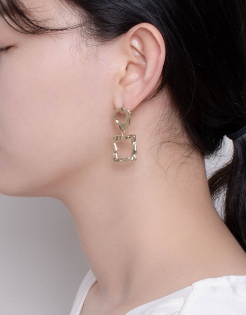 Nature's Embrace 镀金吊式耳环