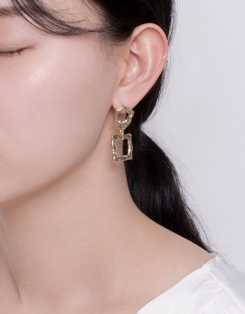 Nature's Embrace 镀金吊式耳环