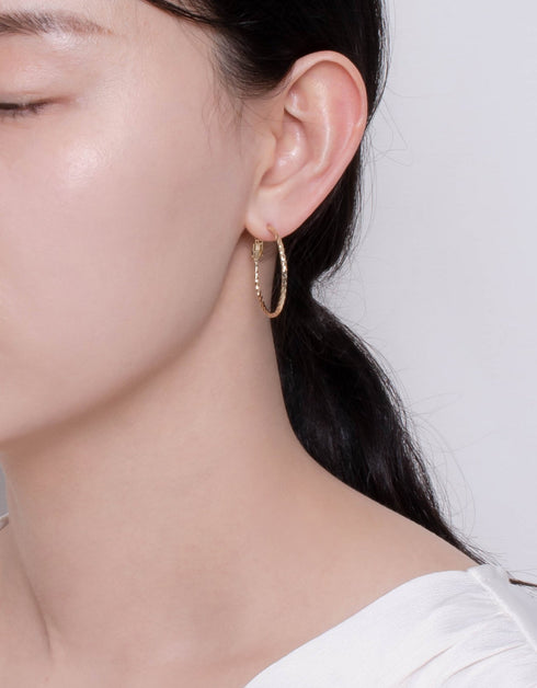 时尚斜纹扭圈耳环 – 镀 18K 金或铂金供您选择